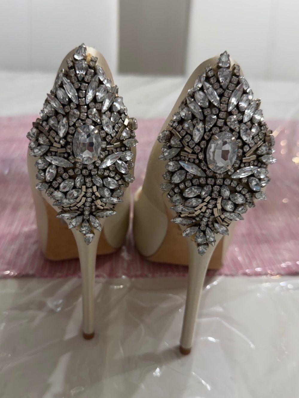 Badgley Mischka Kiara Embellished Pumps Size 7M
